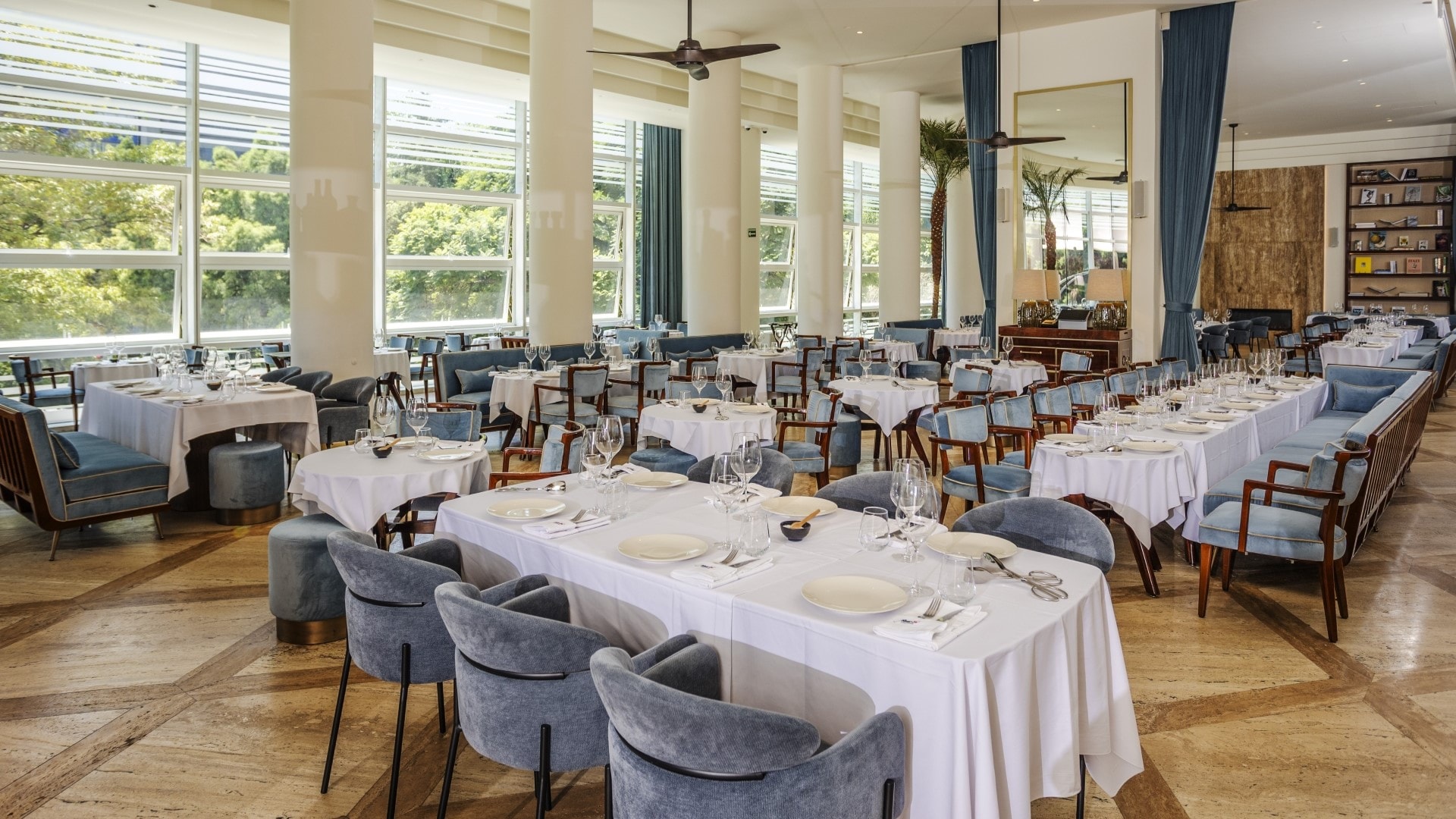 Nusr-Et Steakhouse Mexico City dining room with elegant interiors and panoramic windows