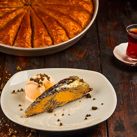 GOLDEN BAKLAVA - Nusr-Et signature dish