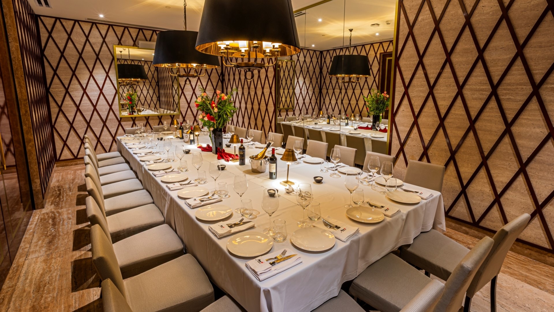 Nusr-Et Mexico City private dining room featuring an elegant long table, contemporary interiors and an intimate setting for private events.